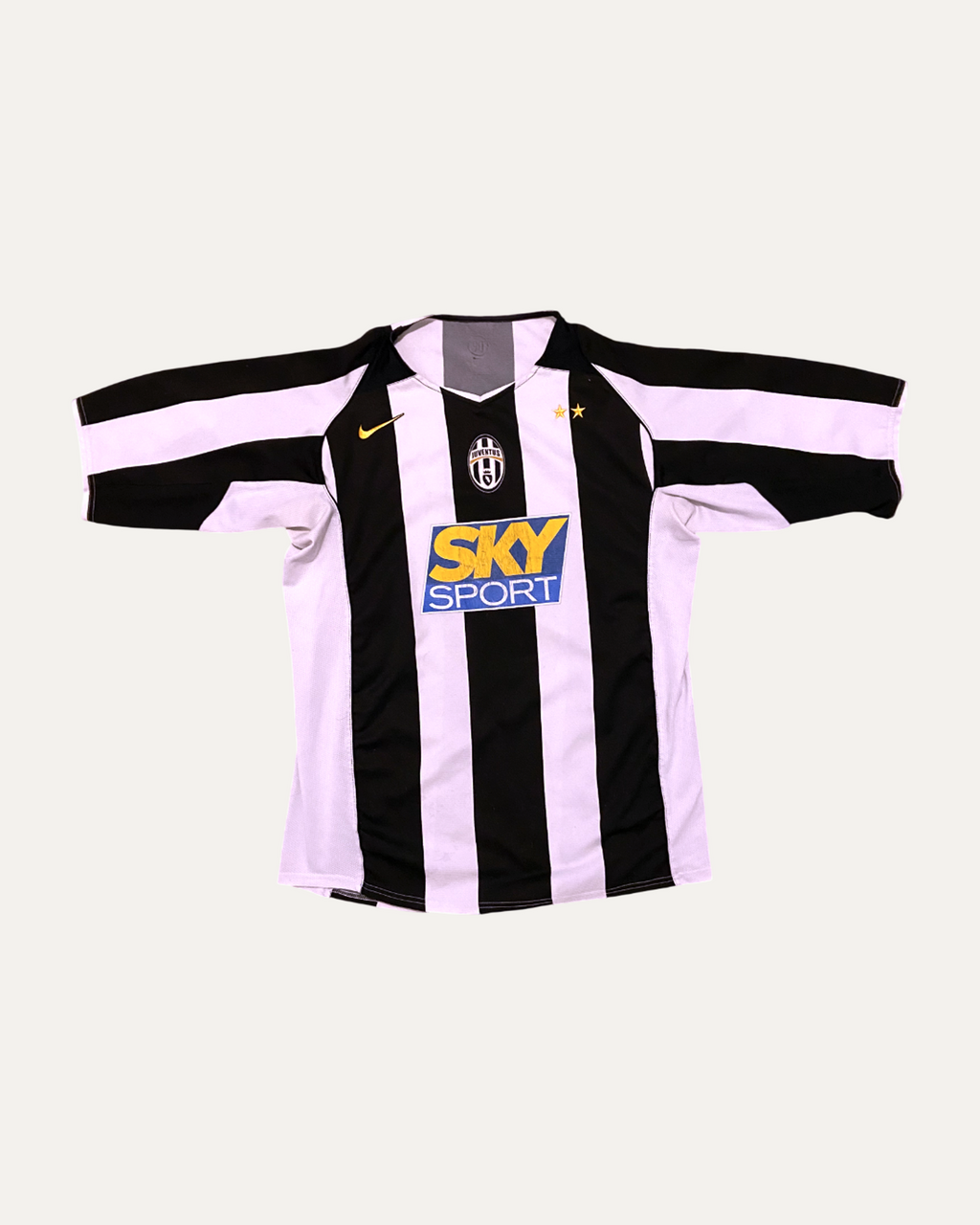 Juventus 2004/05 Home Football Shirt (front)