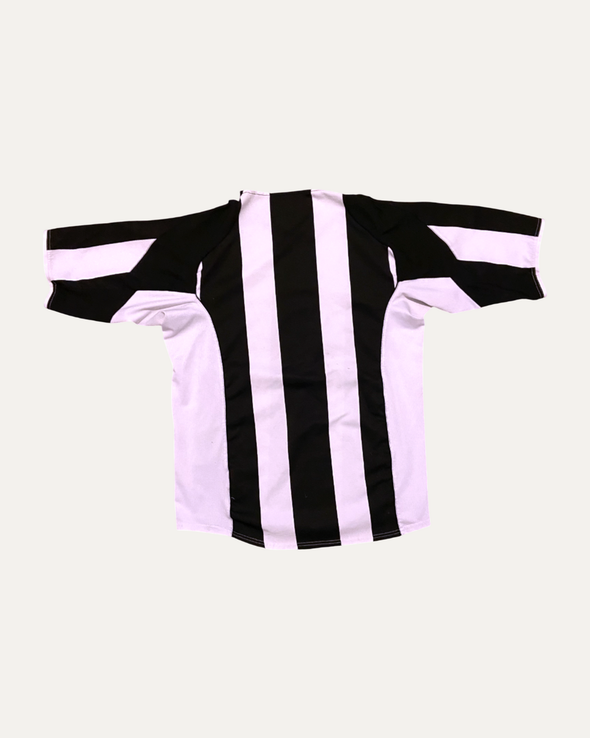 Juventus 2004/05 Home Football Shirt (back)